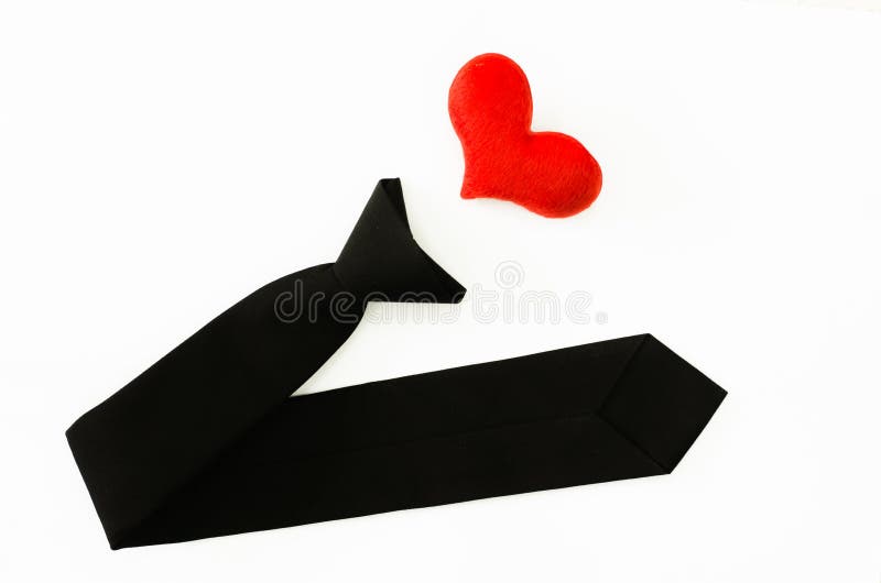 Abendgarderobe mit rotem Herzen auf weißem backgrond, Liebesfunktion, Liebe lizenzfreies stockbild