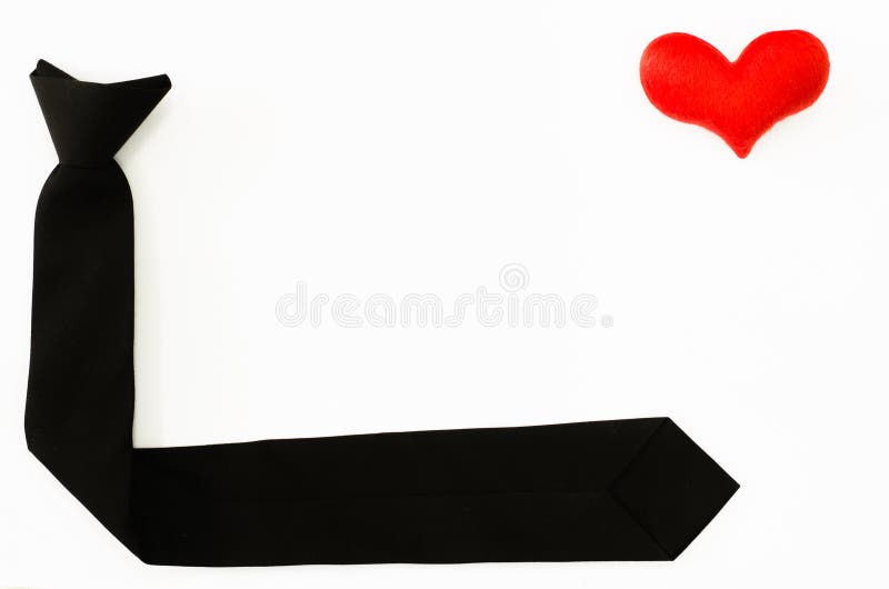 Abendgarderobe mit rotem Herzen auf weißem backgrond, Liebesfunktion, Liebe stockfoto