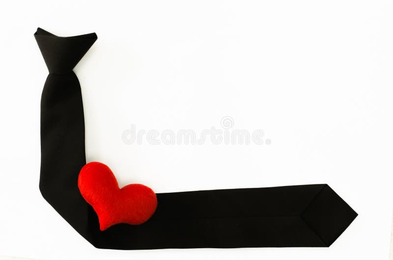 Abendgarderobe mit rotem Herzen auf weißem backgrond, Liebesfunktion, Liebe lizenzfreie stockfotos