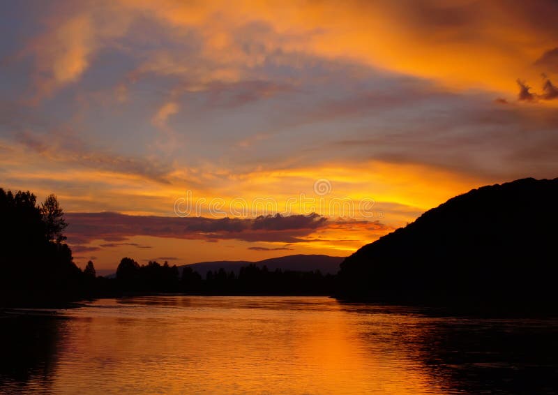Abendlandschaftssonnenuntergang lizenzfreies stockbild