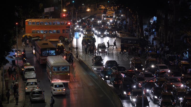 Abend des Verkehrs in Mumbai. Indien.