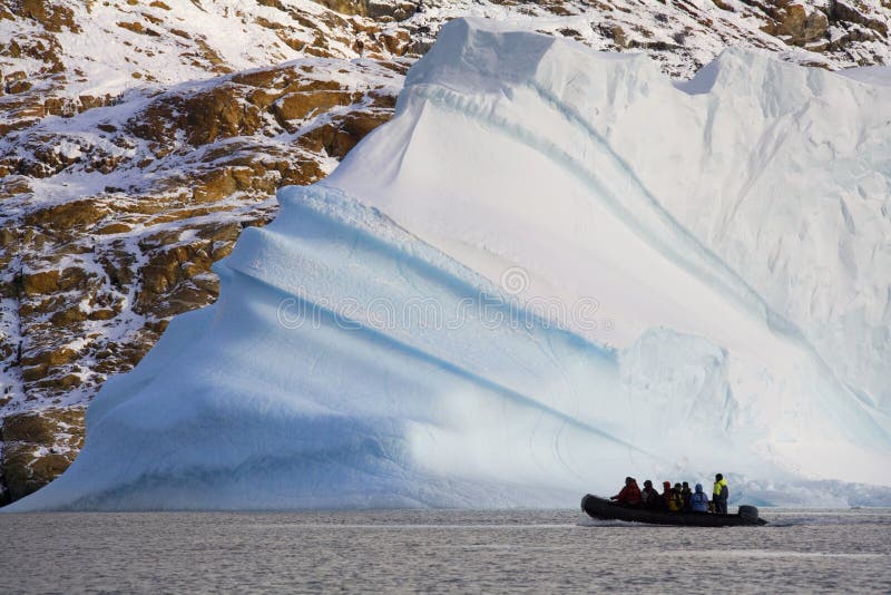 Abenteuertouristen - Eisberg - Grönland