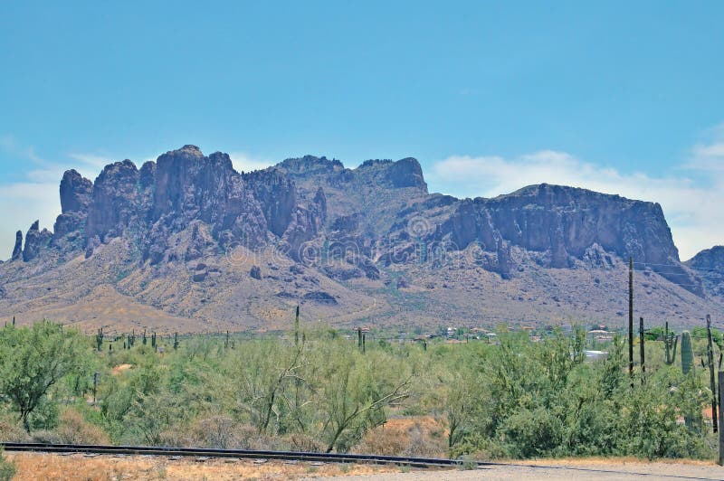Aberglaube-Berg östlich von Phoenix, Arizona lizenzfreies stockfoto Aberglaube-Berg östlich von Phoenix, Arizona lizenzfreies stockfoto