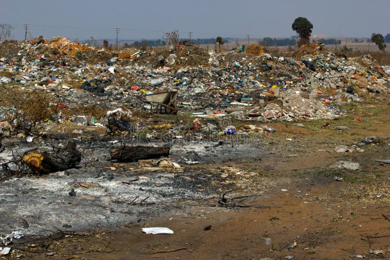 Abfall- und andere Kunststoffgegenstände und -abfälle auf Mülldeponie