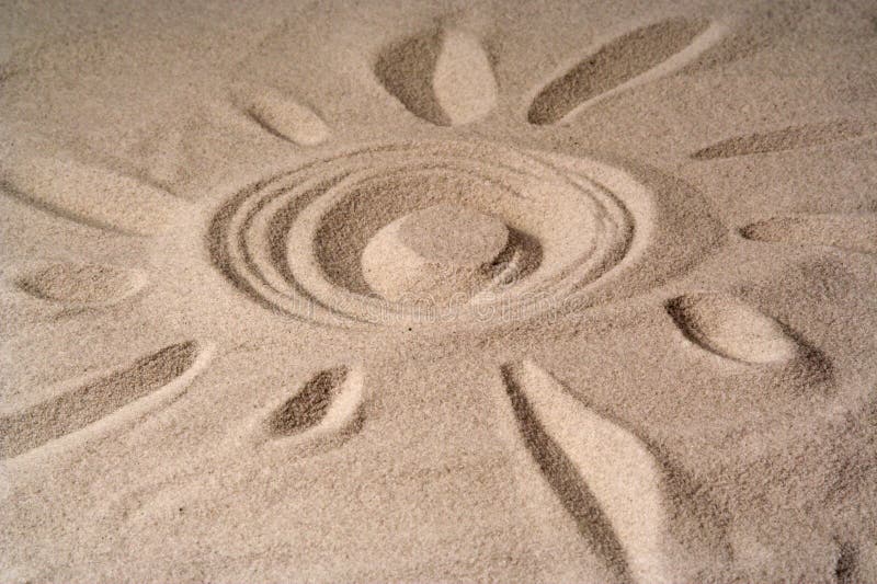 Abgehobener Betrag einer Sonne auf Sand