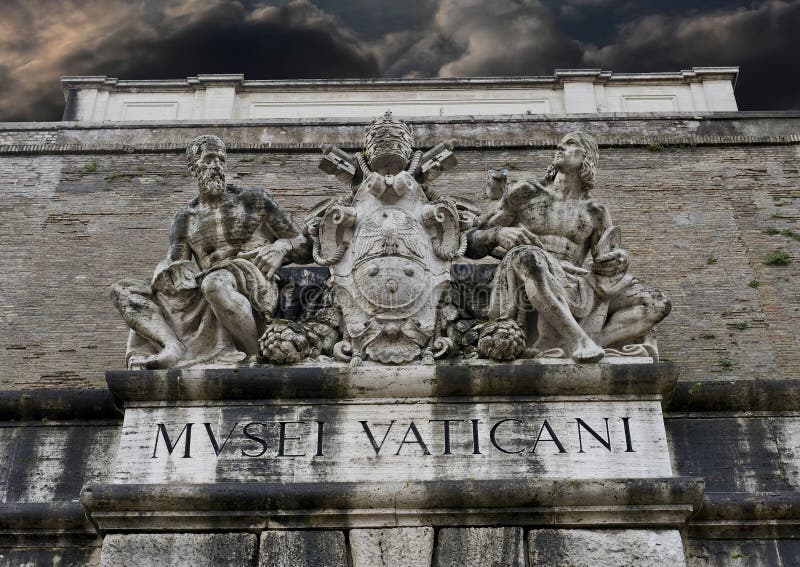 Aboe de statues la sortie des musées de Vatican