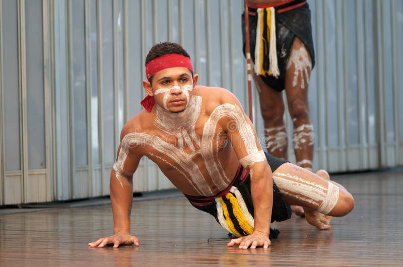 Aboriginal with body paint editorial image. Image of show - 23508195