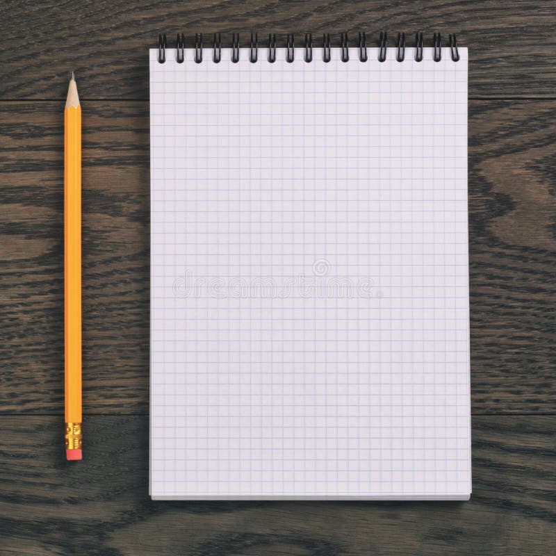 Abra El Cuaderno Para Escribir O Dibujar En La Tabla De Roble