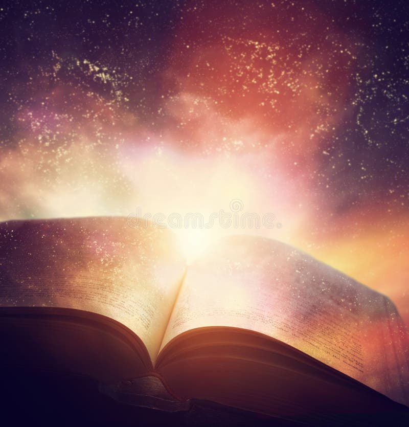 Abra el libro viejo combinado con el cielo mágico de la galaxia, estrellas Literatura, h