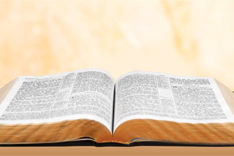 Abra la biblia foto de archivo libre de regalías Abra la biblia foto de archivo libre de regalías