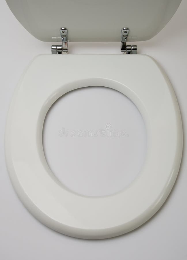 Assento de sanita de madeira aberto sobre fundo branco imagem de stock royalty free