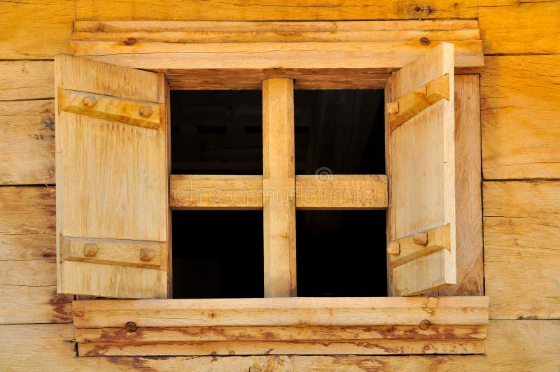 Janela de madeira aberta fotografia de stock royalty free
