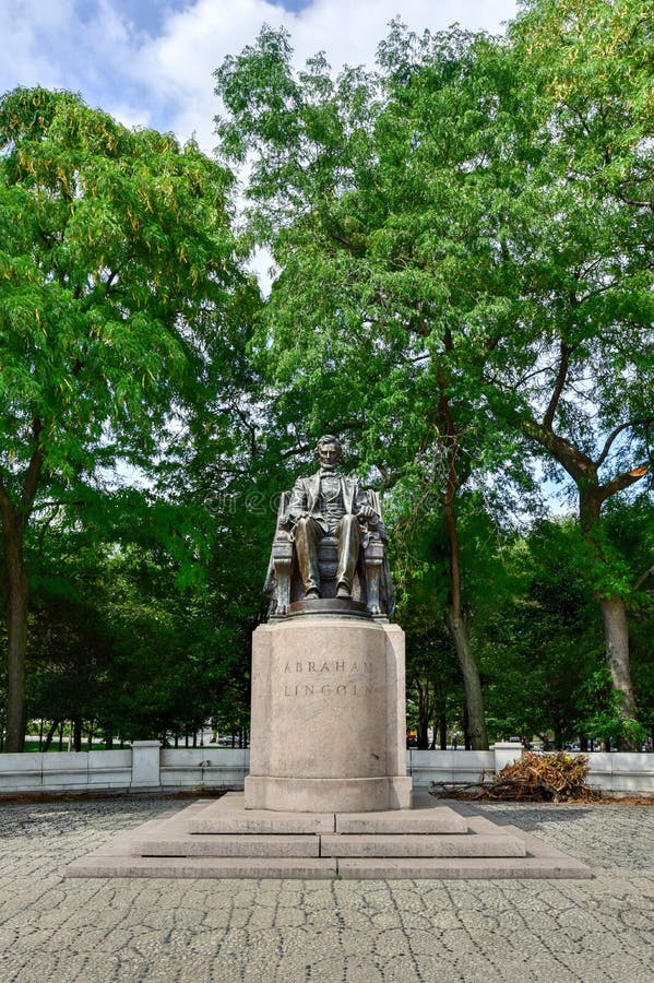 Abraham Lincoln Statue in Grant Park Stock Photo Image of seated