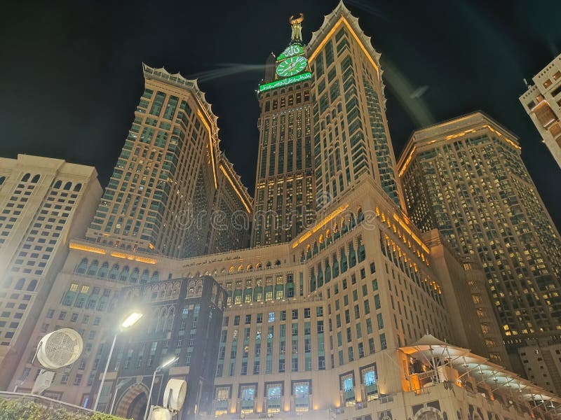 Abraj al bait królewska wieża zegarowa makkah mecca saudi arabia obrazy royalty free