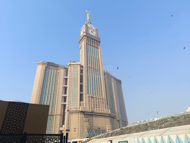 Abraj al bait królewska wieża zegarowa makkah mecca saudi arabia zdjęcie royalty free