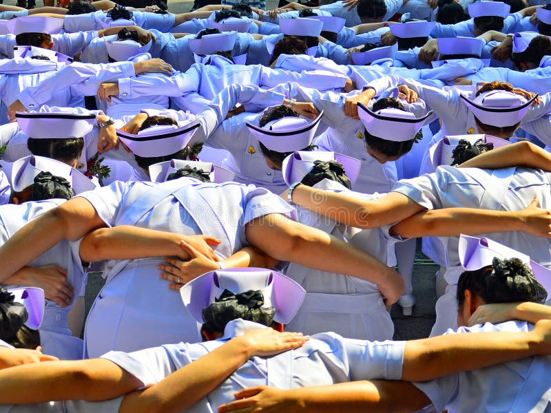 Abraço do estudante dos cuidados imagem de stock Abraço do estudante dos cuidados imagem de stock