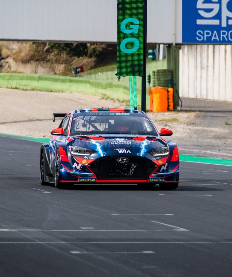 Ação Dos Carros Elétricos De Corrida Em Pista De Corrida Foto de Stock  Editorial - Imagem de elétrico, roma: 234354208