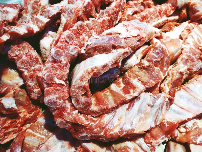 Abschluss herauf rohe Schweinefleischschweinsrippchen am Supermarkt stockfoto Abschluss herauf rohe Schweinefleischschweinsrippchen am Supermarkt stockfoto