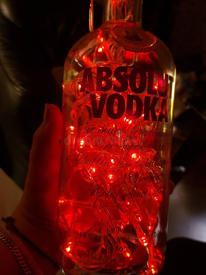 Lys strøm Squeak Absolut Vodka Led Bottle Red Editorial Stock Image - Image of vodka, absolut:  175850819