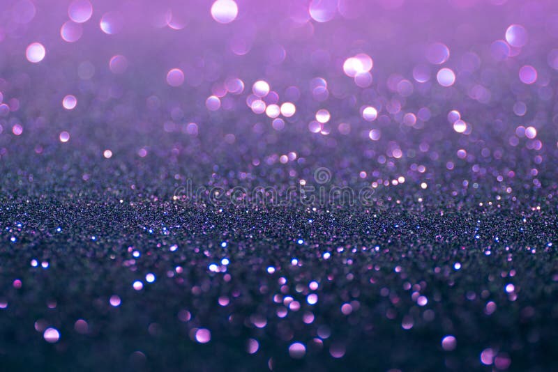 Hình nền tím ánh kim (Purple glittery background): Màu tím luôn được biết đến là màu sắc của sự quyền lực và bí ẩn. Và khi được kết hợp với ánh kim lấp lánh, hình nền tím ánh kim chắc chắn sẽ mang lại cho bạn sự quyến rũ, ấn tượng mạnh. Đây chắc chắn là lựa chọn hoàn hảo cho những ai muốn khẳng định phong cách thời trang và sự chuyên nghiệp.