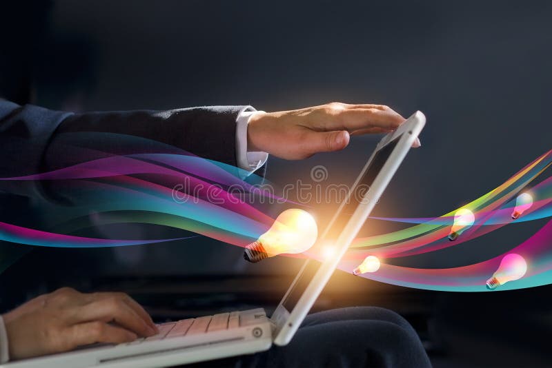 Abstracte bedrijfsmensen open laptop die stroom creatief idee van het werken krijgen stock afbeeldingen Abstracte bedrijfsmensen open laptop die stroom creatief idee van het werken krijgen stock afbeeldingen