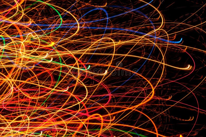 Abstracte Heldere Multicolored Gloeiende Lijnen en Krommen op Zwarte Achtergrond royalty-vrije stock afbeelding Abstracte Heldere Multicolored Gloeiende Lijnen en Krommen op Zwarte Achtergrond royalty-vrije stock afbeelding
