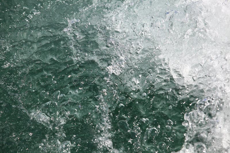 Abstracte plonsen in zoet water stock foto