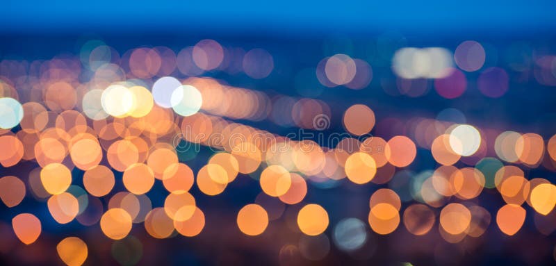 Abstrakcjonistyczny kółkowy bokeh tło, miasto zaświeca w zmierzchu zdjęcia stock