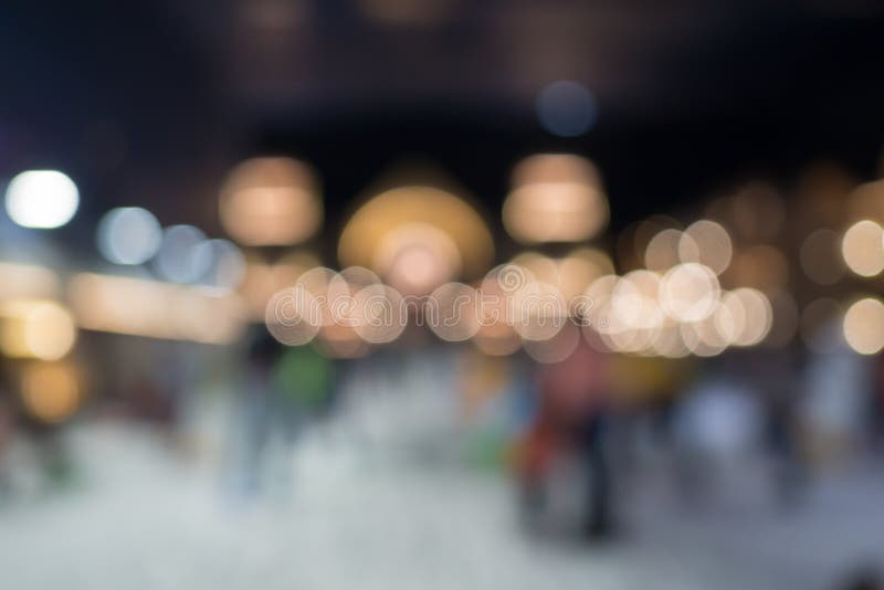 Abstrakcjonistyczny kółkowy kolorowy bokeh w śnieżnym terenu tle, bąbel od świateł Bokeh Bożenarodzeniowy tło z okregów projektam zdjęcia royalty free