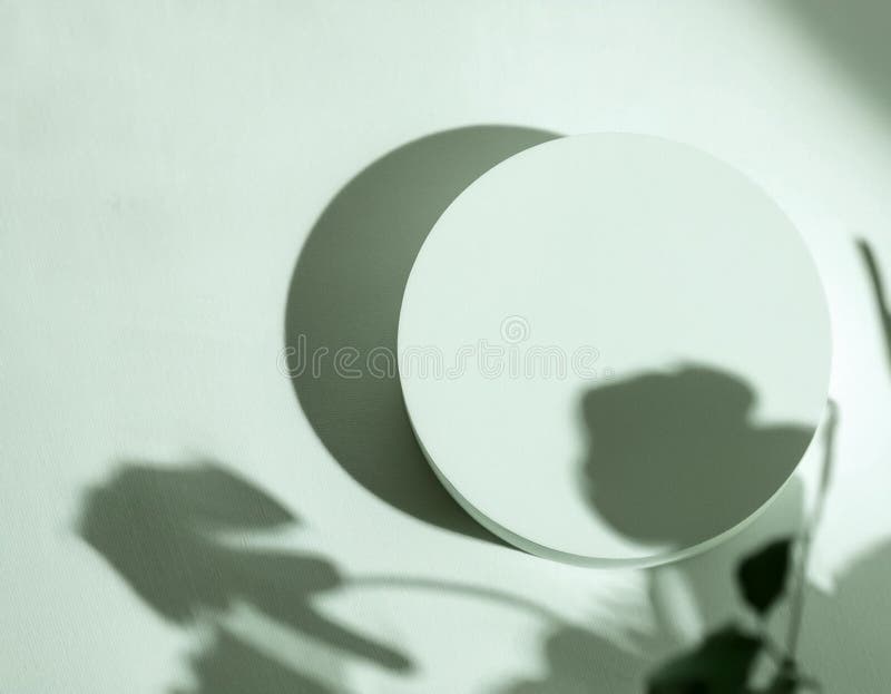 Abstrakcyjne minimalne podium do prezentacji produktu kosmetycznego w formie geometrycznej fotografia royalty free