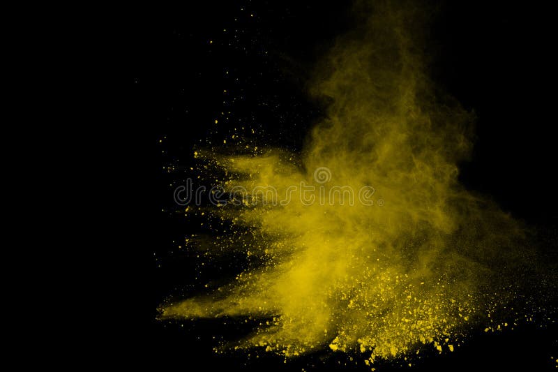 Abstrakt begrepp av den gula pulverexplosionen på svart bakgrund Gult pulver splatted isolat Kulört moln Kulört damm exploderar s