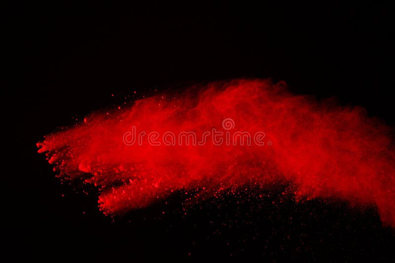Abstrakt begrepp av den röda pulverexplosionen på svart bakgrund Rött pulver splatted isolat Kulört moln Kulört damm exploderar M