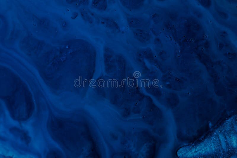 Abstrakt mörkt - blå vätska för målarfärgbakgrundsflytande