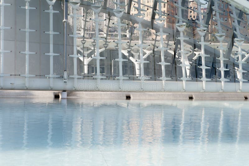 Abstrakte Reflexionen im Wasser, in der Stadt von Künsten und in den Wissenschaften, Valencia stockbild Abstrakte Reflexionen im Wasser, in der Stadt von Künsten und in den Wissenschaften, Valencia stockbild