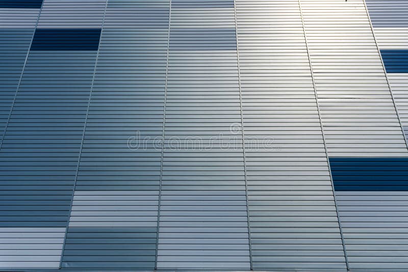 Abstrakter Architekturhintergrund von der modernen Gebäudefassade mit den blauen und silbernen Linien - Bild stockfoto Abstrakter Architekturhintergrund von der modernen Gebäudefassade mit den blauen und silbernen Linien - Bild stockfoto