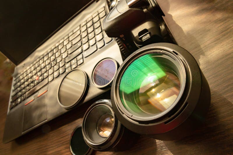 Abstrakter Begriff des modernen Fotografarbeitsplatzes lizenzfreie stockfotos Abstrakter Begriff des modernen Fotografarbeitsplatzes lizenzfreie stockfotos