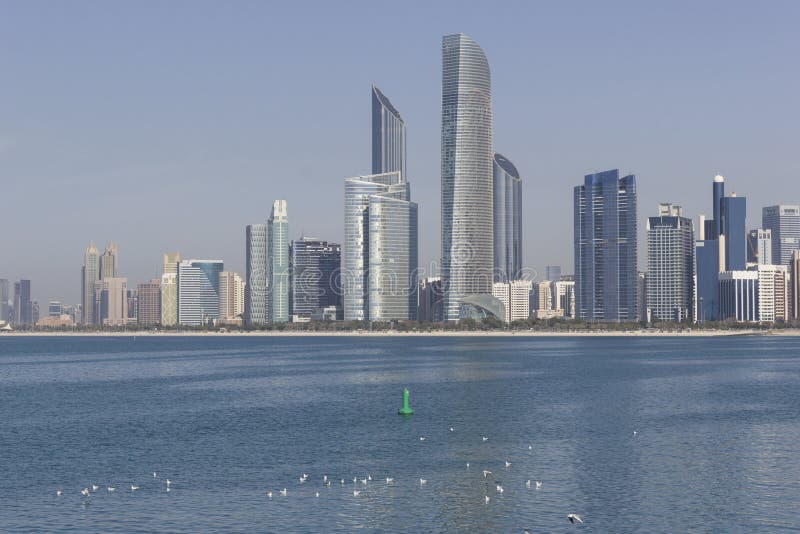 Abu Dhabi, Emirats Arabes Unis se vante de grands compos d'un horizon