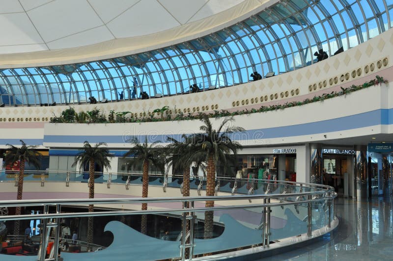 Dalma Mall Shopping Centre, Abu Dhabi, Verenigde Arabische Emiraten Redactionele Stock