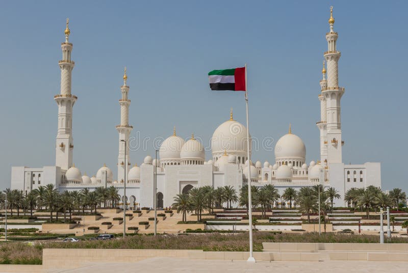 Abu Dhabi: Sheikh Zayed Mosque stupefacente immagine stock libera da diritti Abu Dhabi: Sheikh Zayed Mosque stupefacente immagine stock libera da diritti
