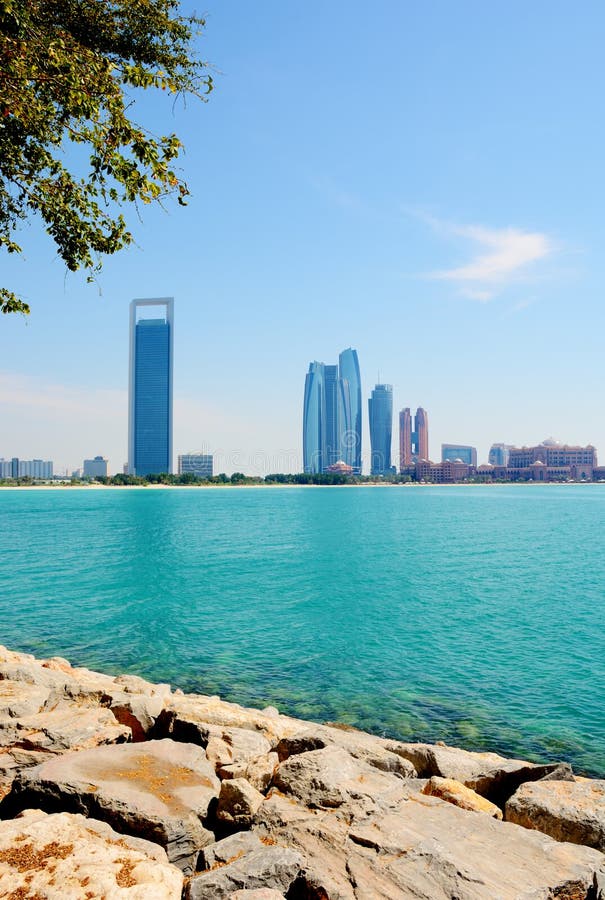 ABU DHABI, UAE - 26 DE MARÇO DE 2016: Abu Dhabi fotos de stock royalty free ABU DHABI, UAE - 26 DE MARÇO DE 2016: Abu Dhabi fotos de stock royalty free