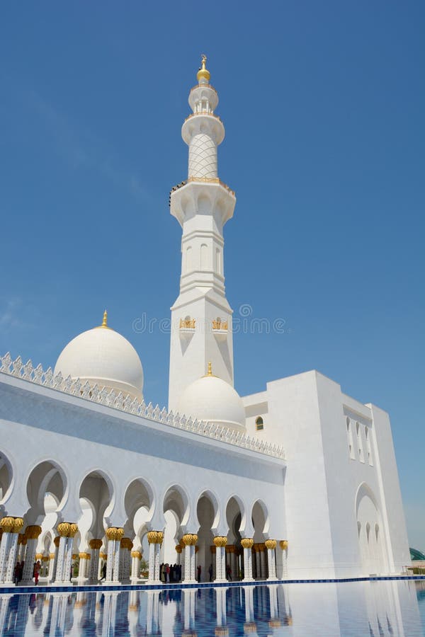 ABU DHABI, UAE - 26 DE MARÇO DE 2016: Sheikh Zayed Mosque foto de stock ABU DHABI, UAE - 26 DE MARÇO DE 2016: Sheikh Zayed Mosque foto de stock