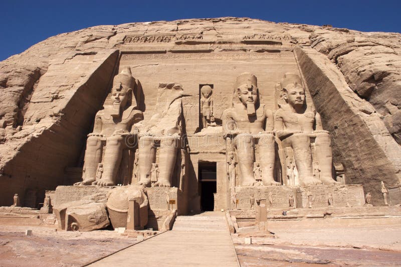 Rovine antiche e incisioni rupestri di Abu Simbel, in Egitto.