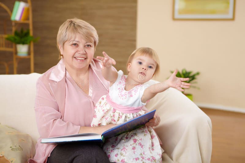 Abuela y su grandaughter imágenes de archivo libres de regalías