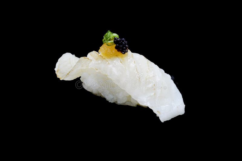 Aburi Engawa寿司、被火炬点燃的异体类在米顶部用春天葱和被剁碎的daikon和鱼子酱 日本传统烹调 库存照片 Aburi Engawa寿司、被火炬点燃的异体类在米顶部用春天葱和被剁碎的daikon和鱼子酱 日本传统烹调 库存照片