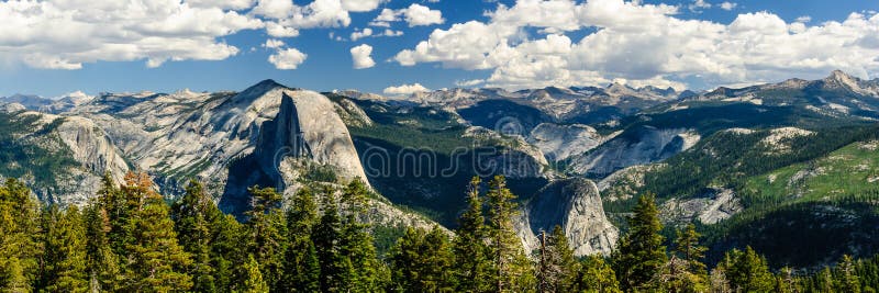 Abóbada do panorama de Yosemite meia fotografia de stock Abóbada do panorama de Yosemite meia fotografia de stock
