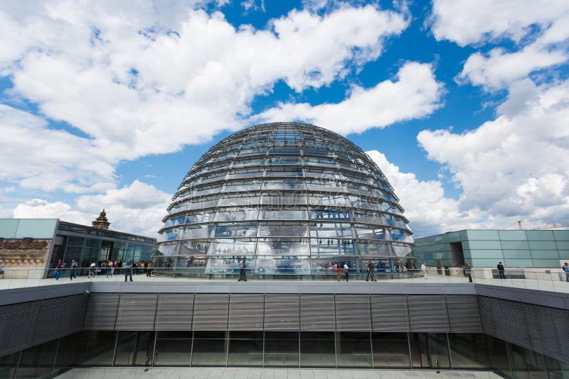 Abóbada moderna em Reichstag imagens de stock Abóbada moderna em Reichstag imagens de stock