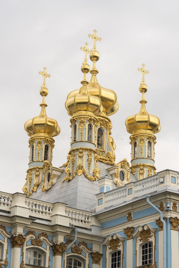 Abóbadas da capela da parte traseira de Catherine Palace St Petersburg Russia imagem de stock Abóbadas da capela da parte traseira de Catherine Palace St Petersburg Russia imagem de stock