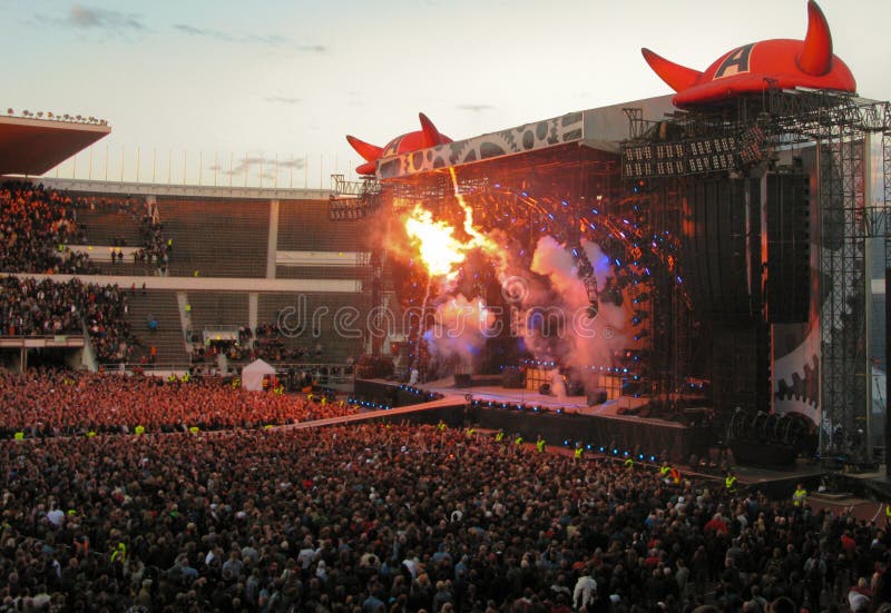 AC/DC on Tour editorial photography. Image of crowd, audience - 12157807