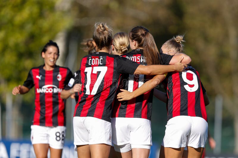 Valentina Giacinti (AC Milan) controlling the ball during AC Milan vs ACF  Fiorentina femminile, Italian foo - Photo .LiveMedia/Francesco Scaccianoce  Stock Photo - Alamy