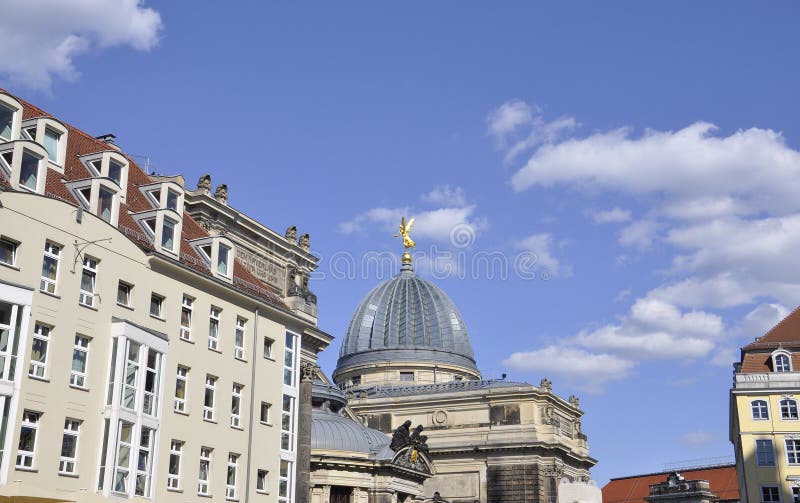 Academie van Beeldende kunsten Cupole van Dresden in Duitsland royalty-vrije stock afbeelding Academie van Beeldende kunsten Cupole van Dresden in Duitsland royalty-vrije stock afbeelding